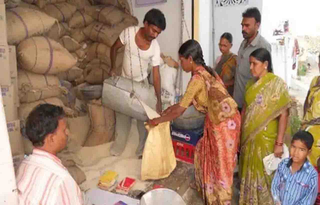 পশ্চিমবঙ্গে রেশনে ৩ কেজি চাল ও 2 কেজি গম বিনামূল্যে! কারা পাবেন? Free Ration